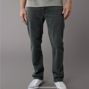 [American Eagle] NWT AE EasyFlex +TENCELT™ Fibers
Loose Jeans
